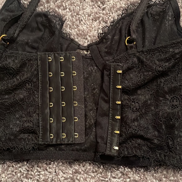 Victoria Secret - Picture 3 of 3